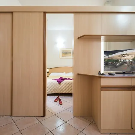 Xx Settembre מלון דירות 3*