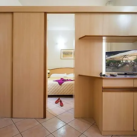 Xx Settembre מלון דירות 3*